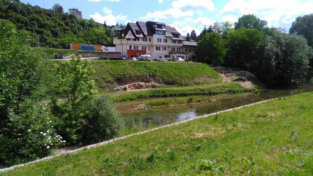 Sobe Sa Kupatilom Jajce Exterior photo